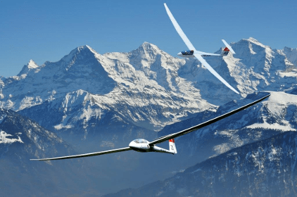 Segelflugzeuge landen auf dem Helvetiaplatz Zürich