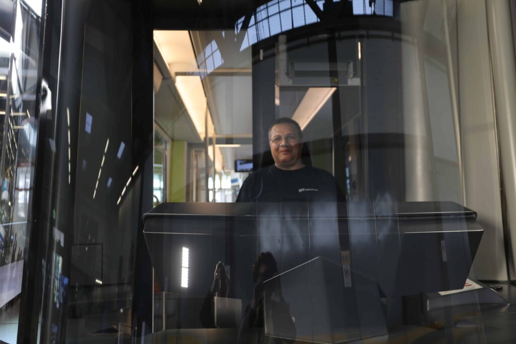 Der Autor dieses Beitrages im Cockpit des neuen Züri-Trams