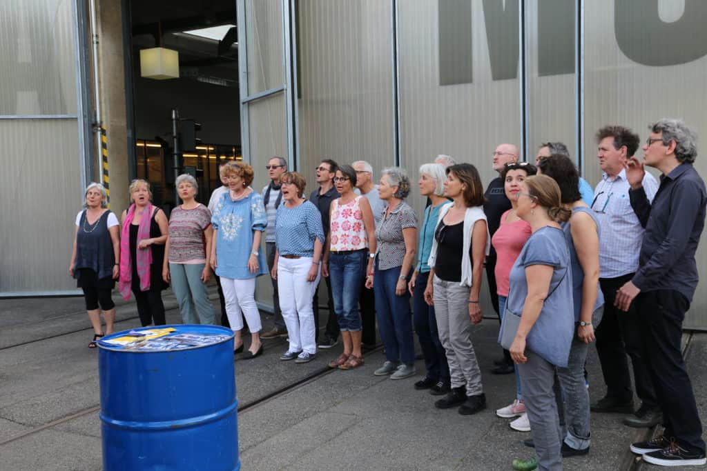 Hof_gesang 2018 Chor vor dem Tram-Museum Burgwies