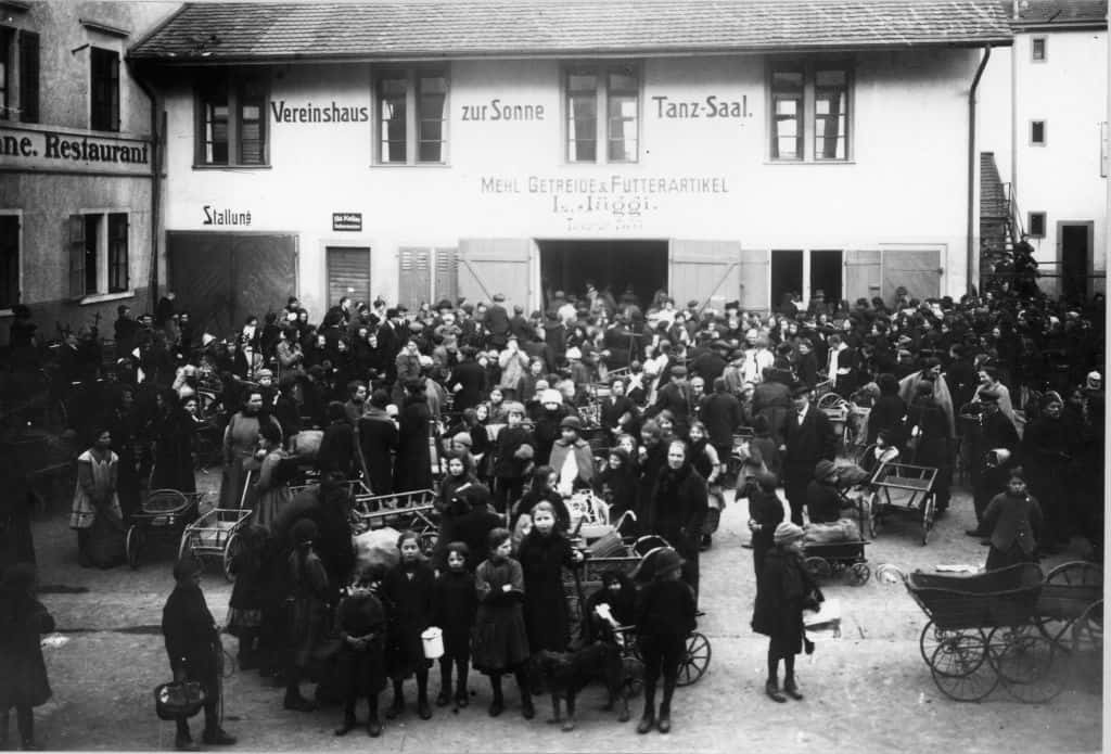 Hohlstrasse 32 Abgabe verbiligter Kartoffeln, 1917