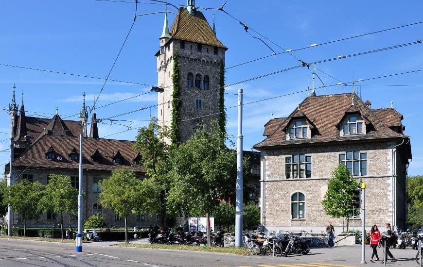 Angebote für Schulen: Führungen im Landesmuseum