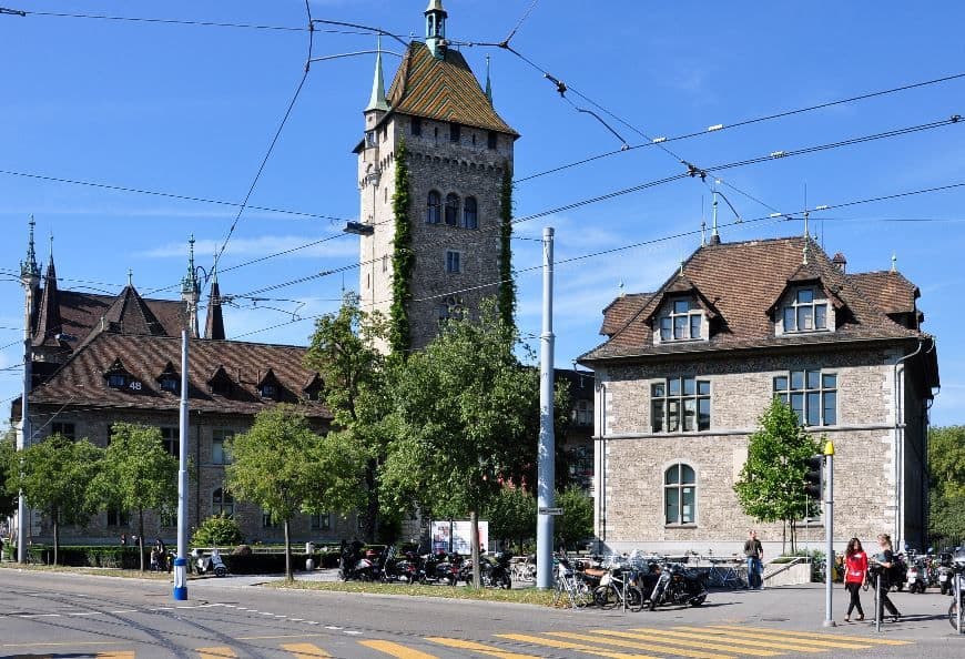 Angebote für Schulen: Führungen im Landesmuseum
