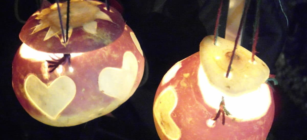 Räbeliechtliumzug 2019 – Räben schnitzen