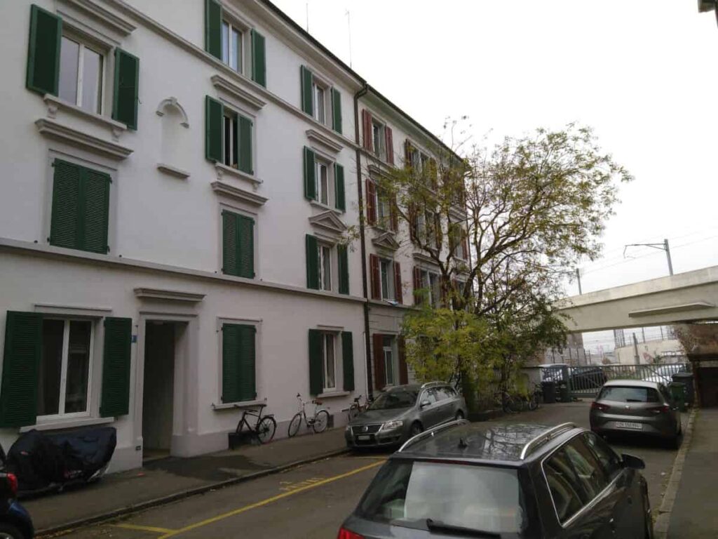 Haus Gampertstrasse 7 8004 Zürich Copyright © 2020 Nicole Soland