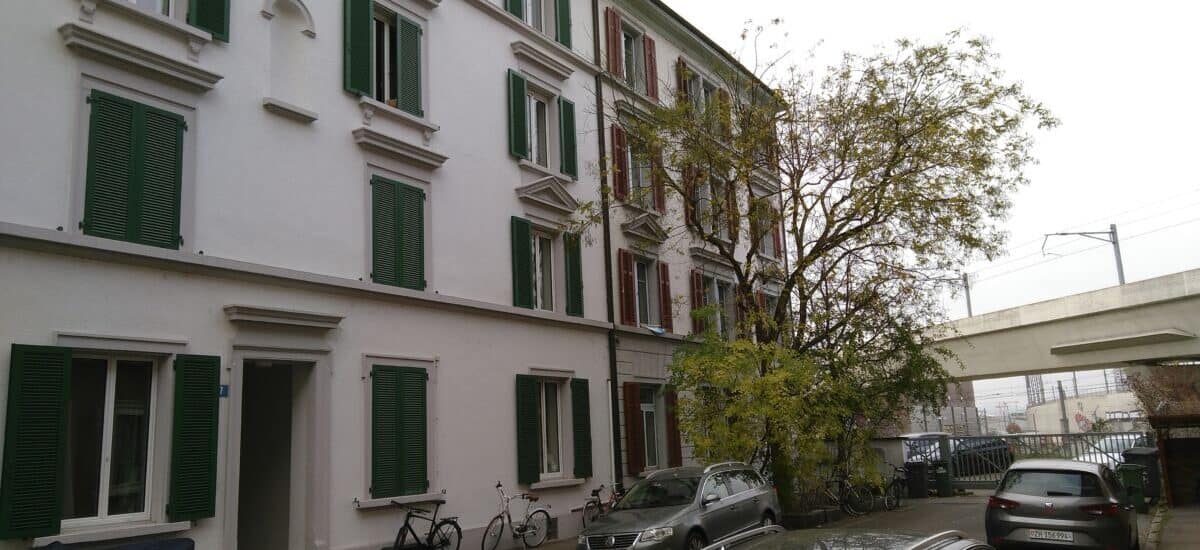 Stolperstein in Gedenken an den Aussersihler Albert Mülli, (1942−1945 im KZ Dachau). Mitwirkung der OGK am Anlass der Steinsetzung an der Gamperstrasse 7.